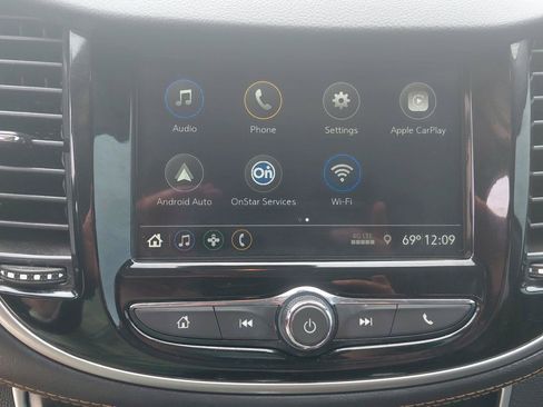 Used 2019 Chevrolet Trax LT w/ LT Convenience Package FWD image 29