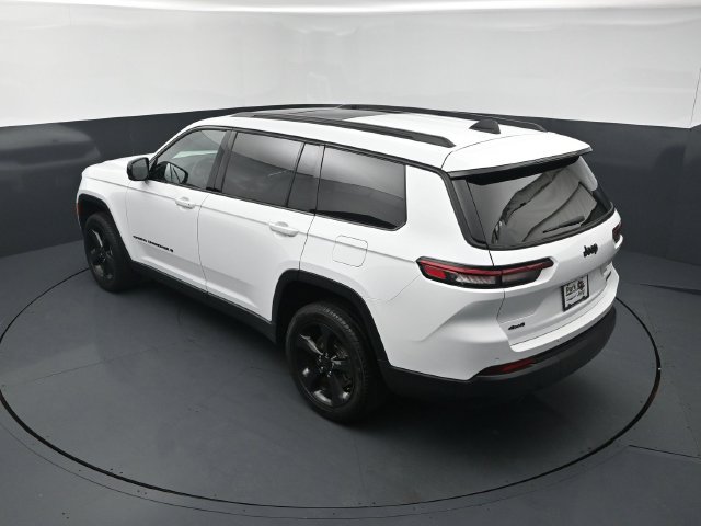 Used 2025 Jeep Grand Cherokee L Limited w/ Black Appearance Package AWD/4WD image 16