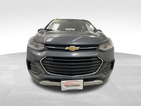Used 2021 Chevrolet Trax LT FWD image 2