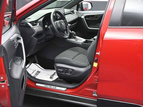 Used 2021 Toyota RAV4 SE w/ Weather & Moonroof Package AWD/4WD image 6