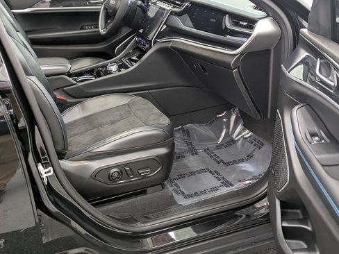 Used 2023 Jeep Grand Cherokee Trailhawk image 24