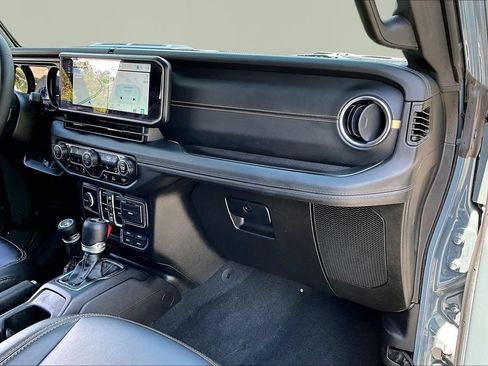Used 2024 Jeep Wrangler Unlimited Sahara w/ Technology Group AWD/4WD image 18