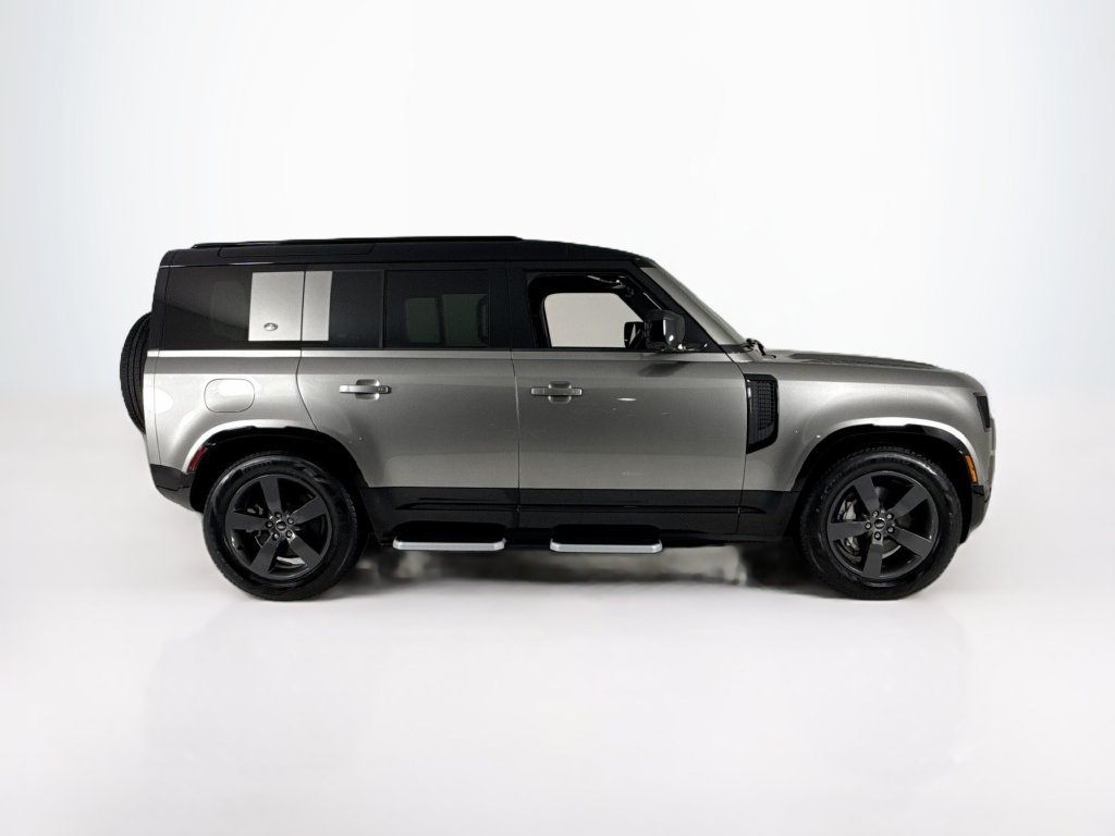 Used 2024 Land Rover Defender 110 X-Dynamic SE AWD/4WD image 6