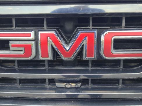 Used 2023 GMC Sierra 1500 AT4 w/ Technology Package AWD/4WD image 9