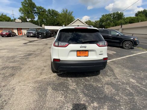 Used 2019 Jeep Cherokee Latitude Plus FWD image 3