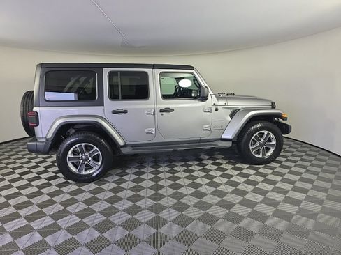 Used 2018 Jeep Wrangler Unlimited Sahara w/ Dual Top Group AWD/4WD image 6