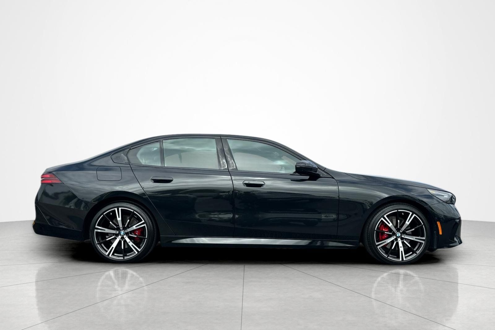 Used 2026 BMW 530i w/ M Sport Package RWD image 6