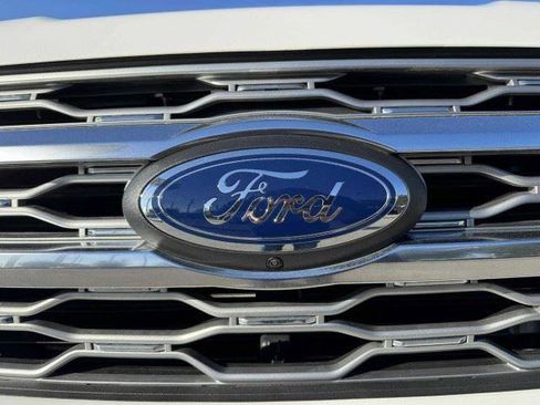 Used 2024 Ford Expedition Platinum RWD image 13