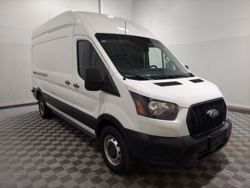 Used 2024 Ford Transit 250 148 High Roof RWD image 4
