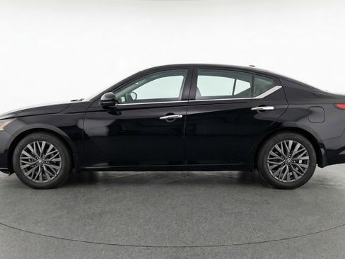 Used 2025 Nissan Altima 2.5 SV image 5