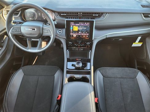 New 2025 Jeep Grand Cherokee Altitude image 20