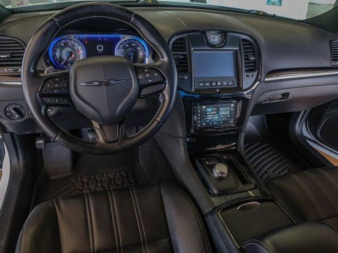 Used 2019 Chrysler 300 S image 17