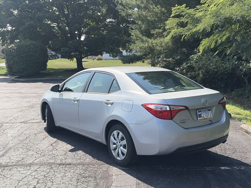 Used 2015 Toyota Corolla LE FWD image 7