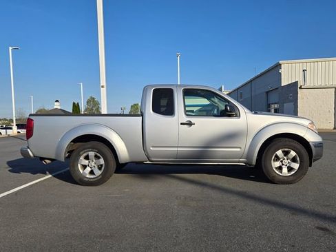 Used 2009 Nissan Frontier SE w/ SE Value Truck Pkg image 3