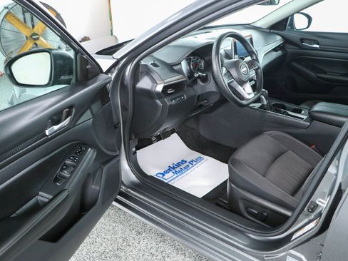 Used 2025 Nissan Altima 2.5 SV FWD image 3