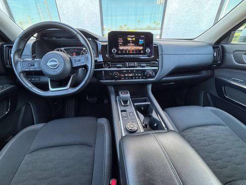 Used 2025 Nissan Pathfinder SV AWD/4WD image 31