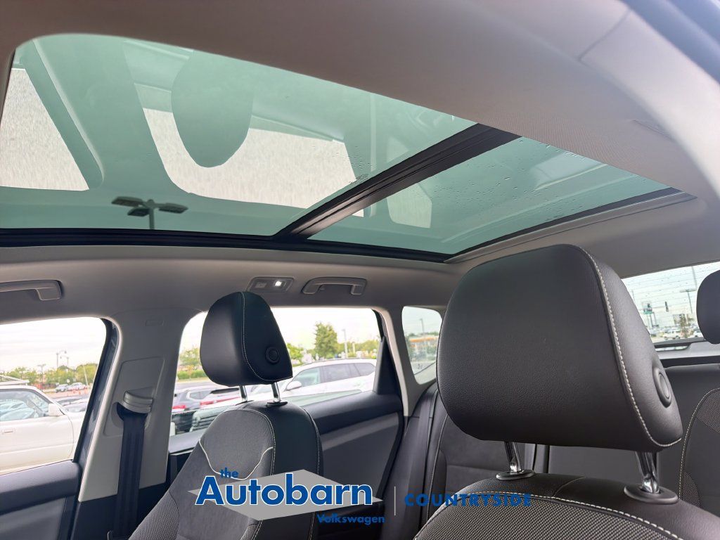 Certified 2023 Volkswagen Taos SE w/ Panoramic Sunroof Package AWD/4WD image 19