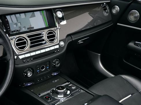 Used 2019 Rolls-Royce Dawn image 29