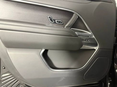 Used 2025 Land Rover Range Rover Long Wheelbase SE image 15