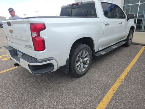 Used 2022 Chevrolet Silverado 1500 High Country w/ Safety Package II AWD/4WD image 2