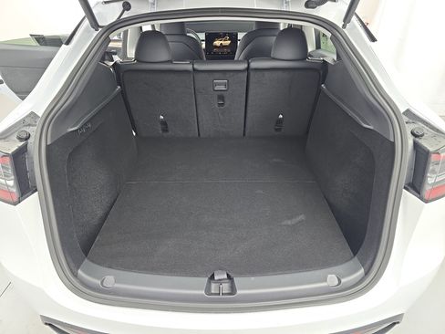 Used 2025 Tesla Model Y Long Range image 12