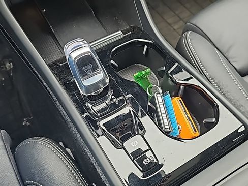 Used 2023 Volvo XC40 B5 Ultimate w/ Protection Package Premier image 6