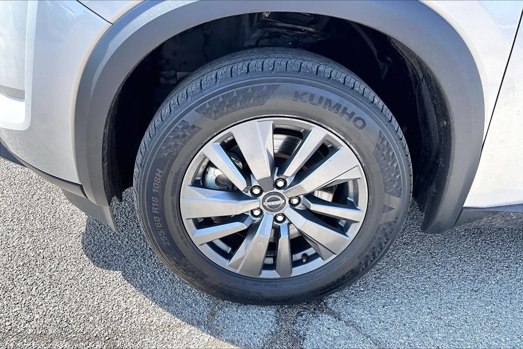 Used 2025 Nissan Pathfinder SV FWD image 11