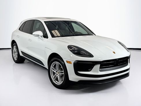 Certified 2025 Porsche Macan image 7