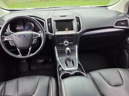 Used 2018 Ford Edge Titanium w/ Technology Package FWD image 12