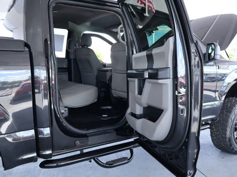 Used 2015 Ford F150 XLT image 28