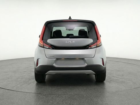 Used 2025 Kia Soul LX w/ LX Technology Package FWD image 7