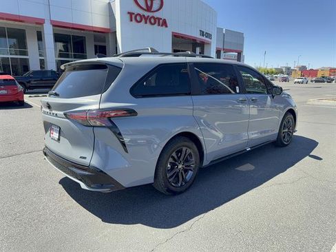 Used 2026 Toyota Sienna XSE AWD/4WD image 34