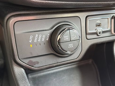 Used 2019 Jeep Renegade Trailhawk w/ UConnect 8.4 Nav Group AWD/4WD image 20