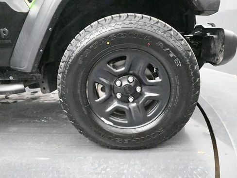 Used 2023 Jeep Gladiator Sport AWD/4WD image 34