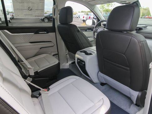 New 2026 GMC Acadia Denali w/ Super Cruise Package image 25