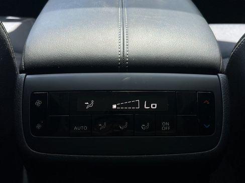 Used 2025 Nissan Pathfinder SV w/ SV Premium Package FWD image 17