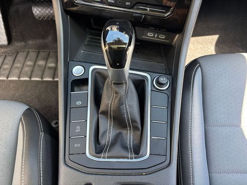 Used 2025 Volkswagen Jetta SE image 41