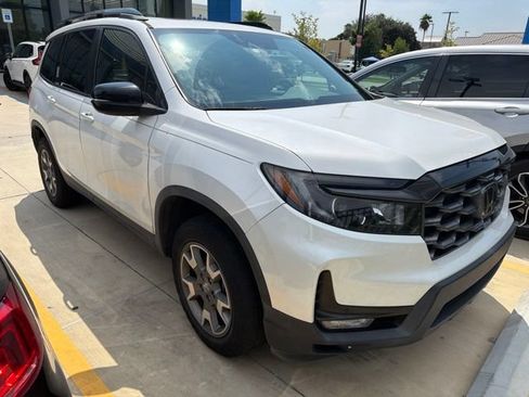 Used 2023 Honda Passport TrailSport image 3