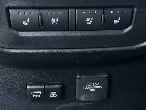 Used 2025 Toyota Tundra Platinum image 25