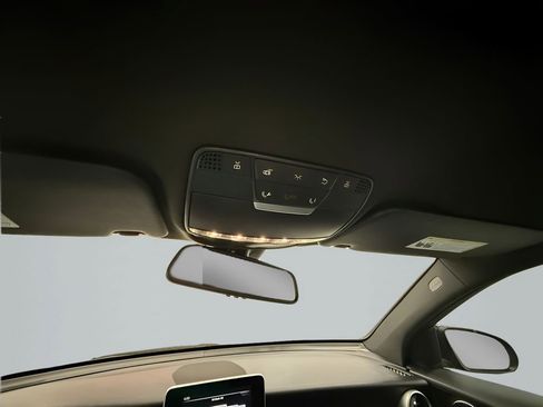 Used 2018 Mercedes-Benz GLC 300 4MATIC image 27