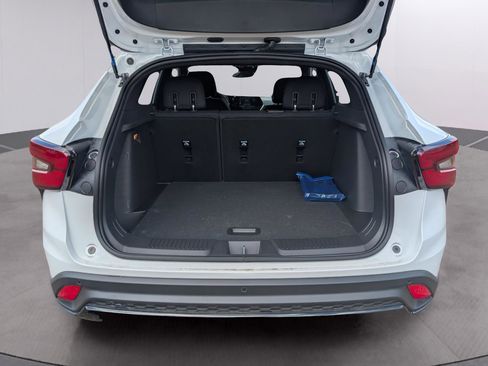 New 2026 Chevrolet Trax RS w/ Sunroof Package FWD image 33