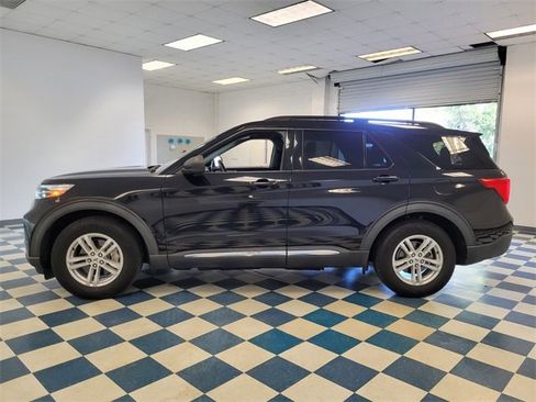 Used 2021 Ford Explorer XLT w/ Equipment Group 202A image 4