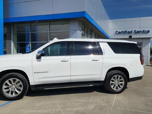 Used 2023 Chevrolet Suburban Premier image 1