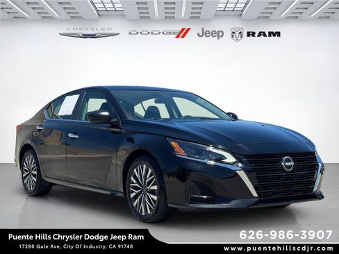Used 2024 Nissan Altima 2.5 SV FWD image 1