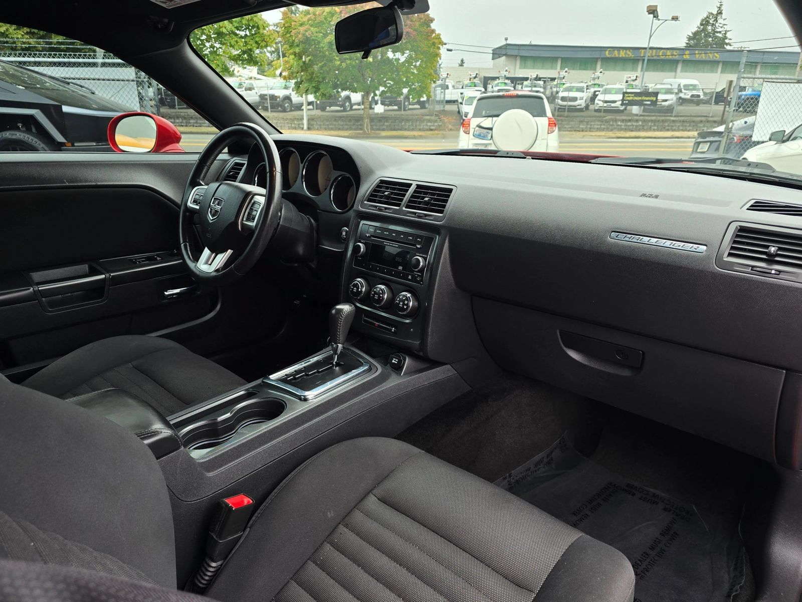 Used 2014 Dodge Challenger SXT RWD image 9