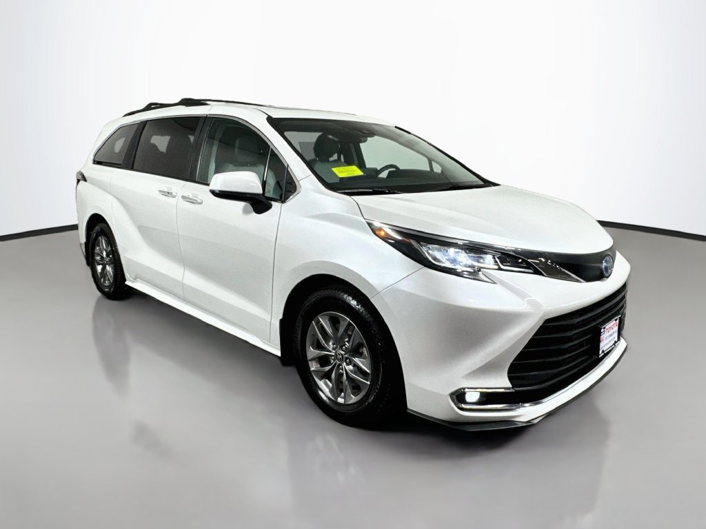 Used 2023 Toyota Sienna XLE AWD/4WD image 10
