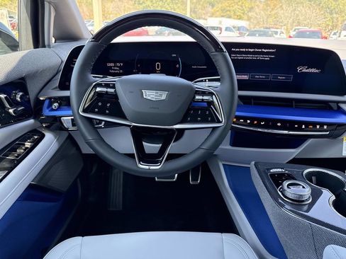 New 2026 Cadillac Optiq Luxury 1 image 17