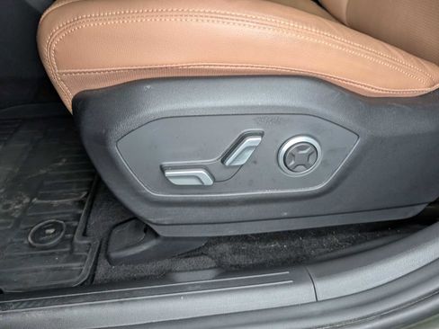 Used 2025 Hyundai Santa Fe Limited AWD/4WD image 29