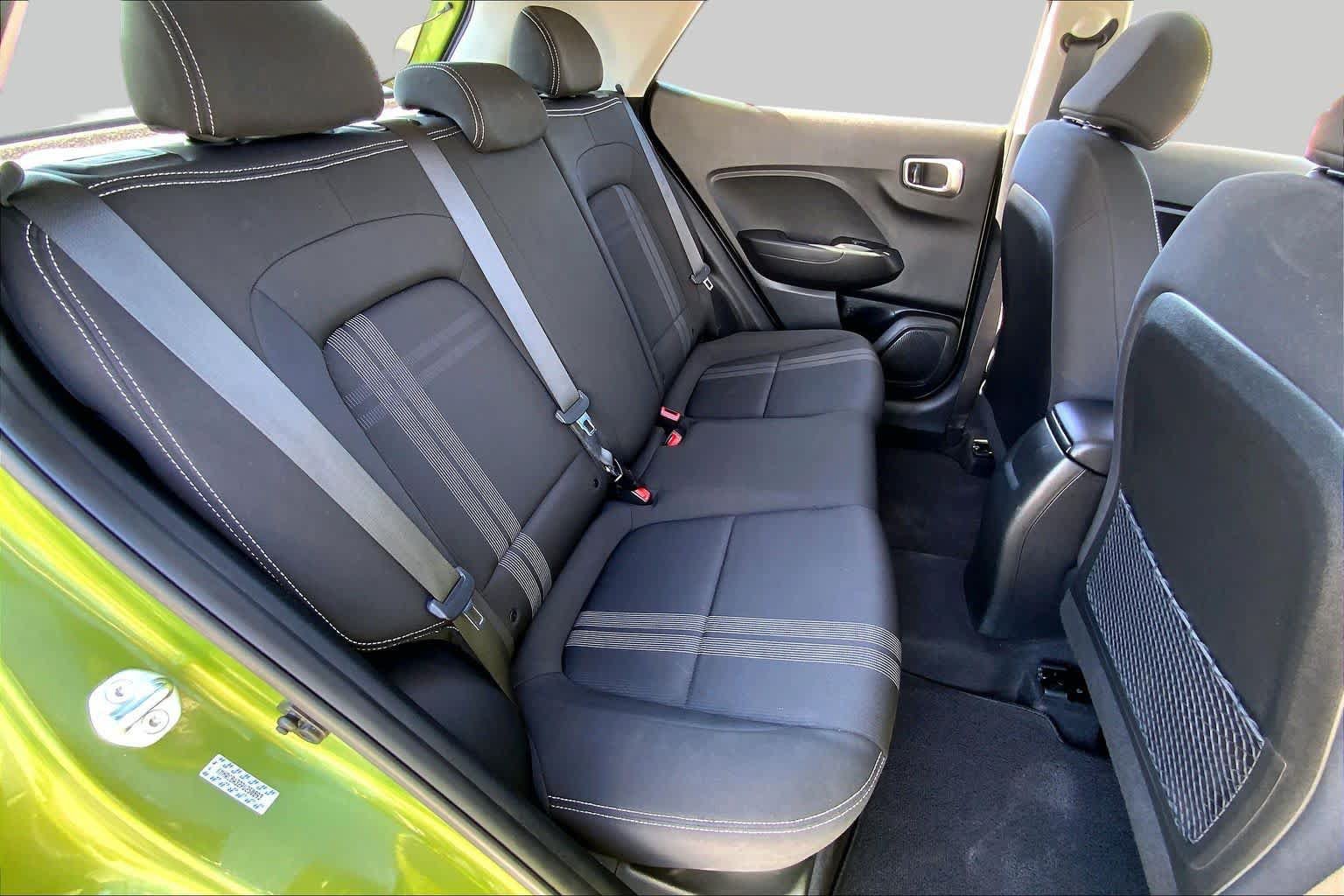 Used 2023 Hyundai Venue SEL FWD image 19