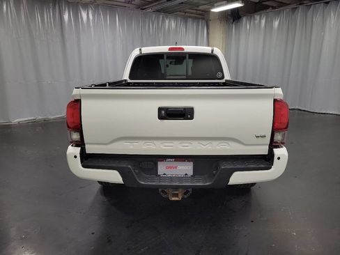 Used 2019 Toyota Tacoma TRD Off-Road w/ Technology Package AWD/4WD image 7